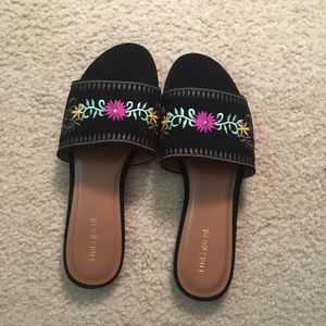 Indigo Rd black & floral slide sandals